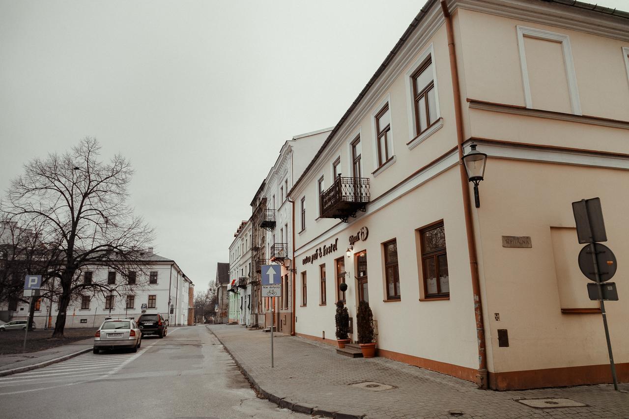 Rynek 6 Retro Pub & Hostel 라돔 외부 사진